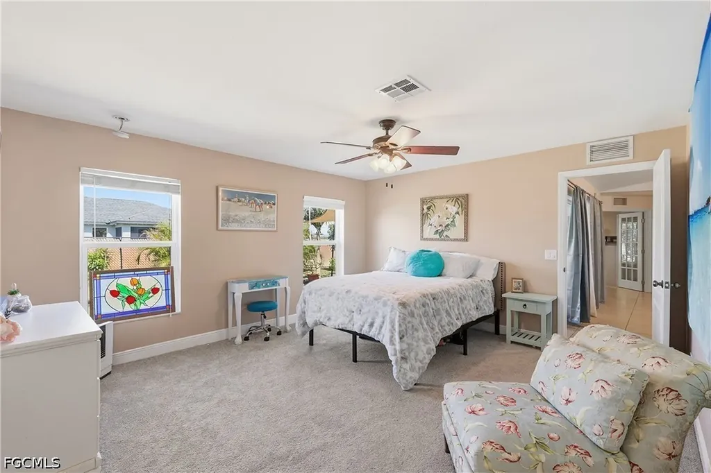 4301 NE 9th Place Cape Coral FL 33909