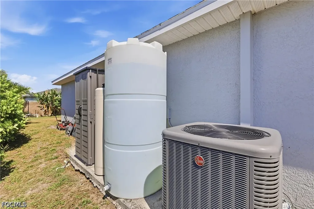 4301 NE 9th Place Cape Coral FL 33909