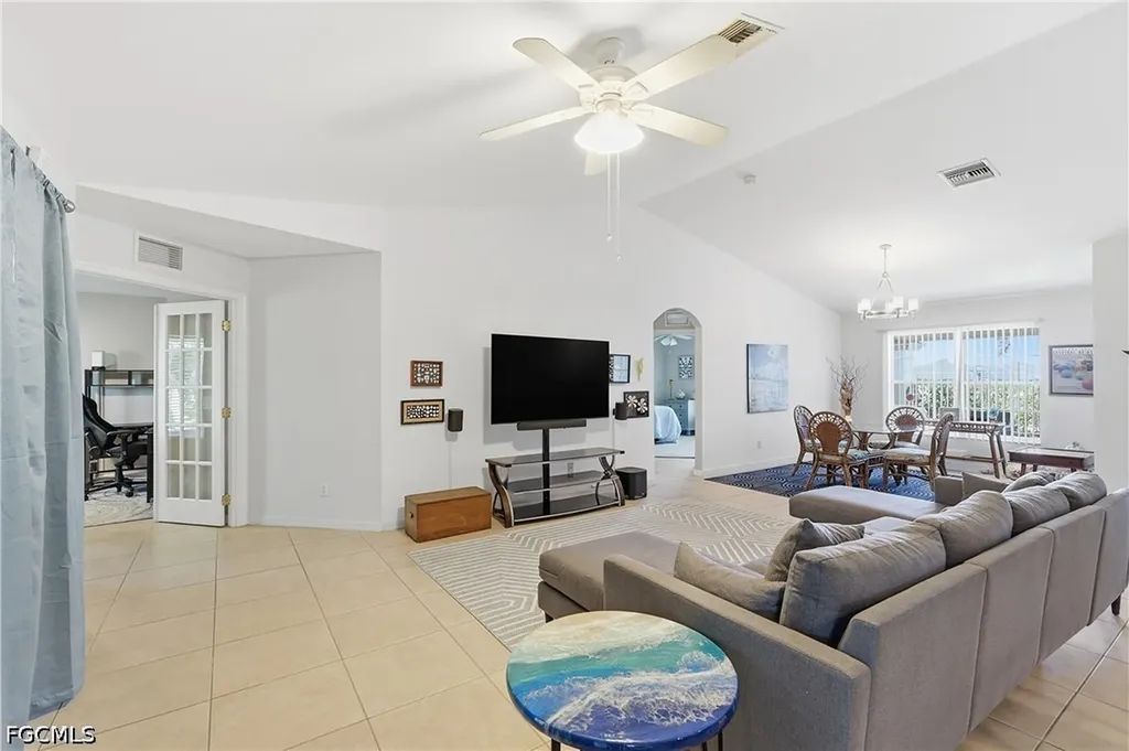 4301 NE 9th Place Cape Coral FL 33909