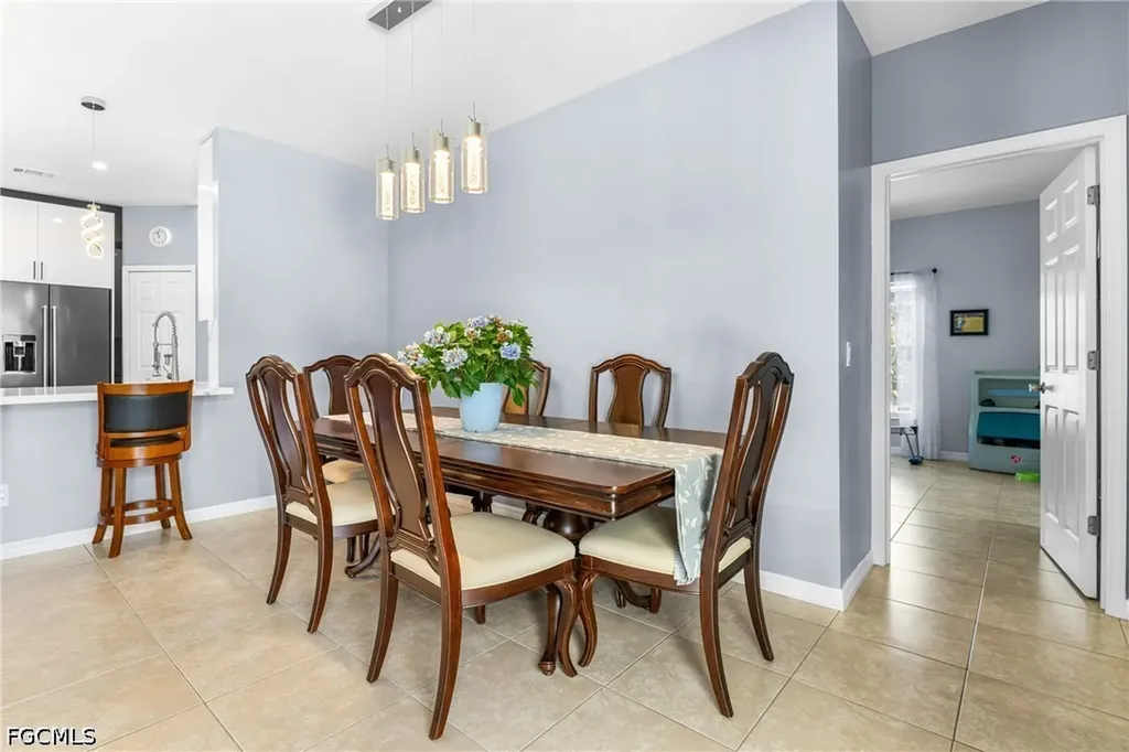 2515 SE 4th Avenue Cape Coral FL 33904