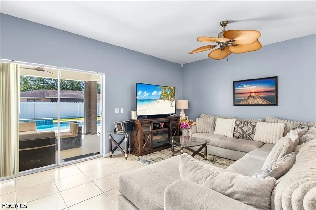 2515 SE 4th Avenue Cape Coral FL 33904