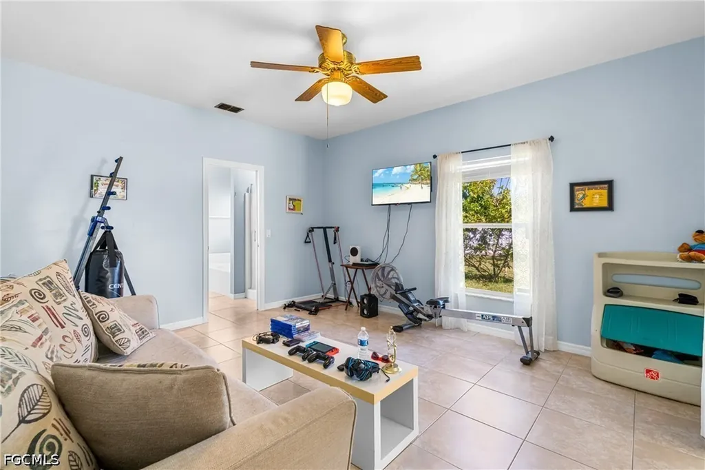 2515 SE 4th Avenue Cape Coral FL 33904