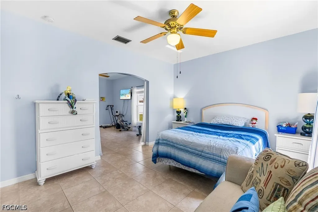 2515 SE 4th Avenue Cape Coral FL 33904