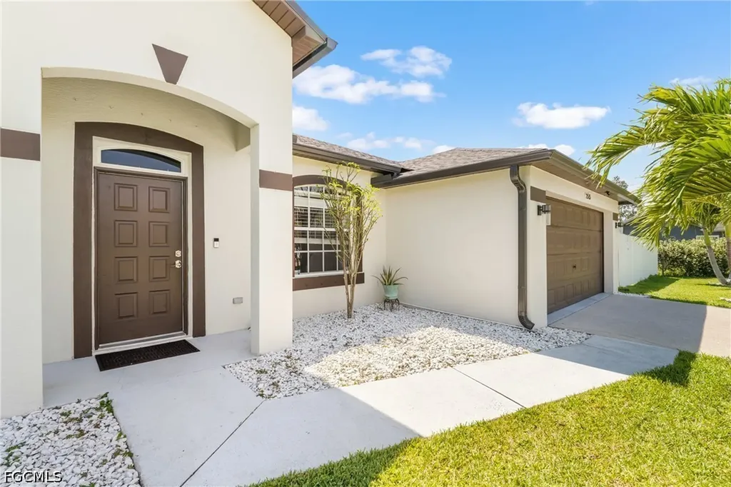 2515 SE 4th Avenue Cape Coral FL 33904