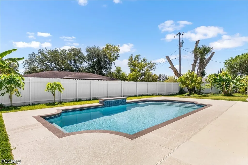 2515 SE 4th Avenue Cape Coral FL 33904