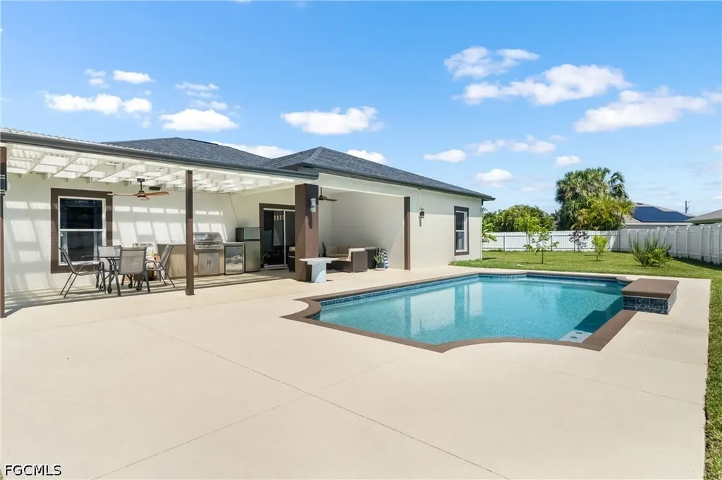 2515 SE 4th Avenue Cape Coral FL 33904