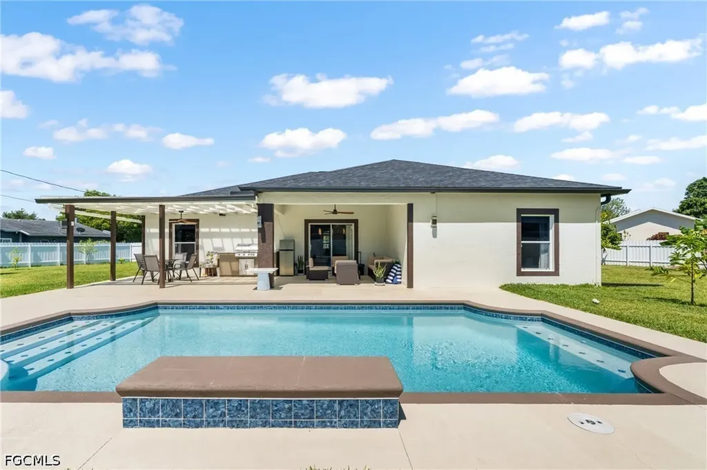 2515 SE 4th Avenue Cape Coral FL 33904