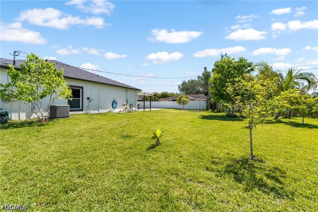 2515 SE 4th Avenue Cape Coral FL 33904