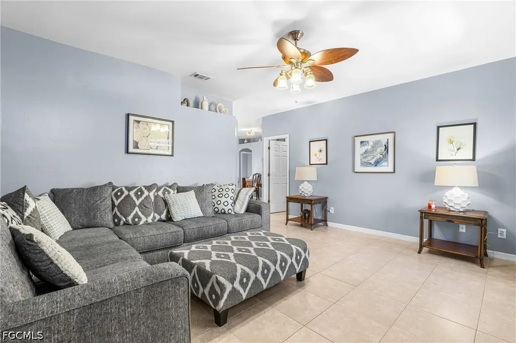 2515 SE 4th Avenue Cape Coral FL 33904