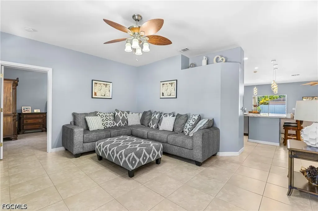 2515 SE 4th Avenue Cape Coral FL 33904