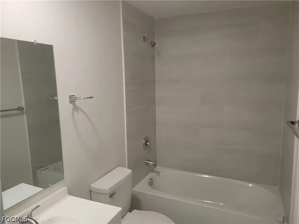 217/219 Cape Coral Parkway W Cape Coral FL 33914