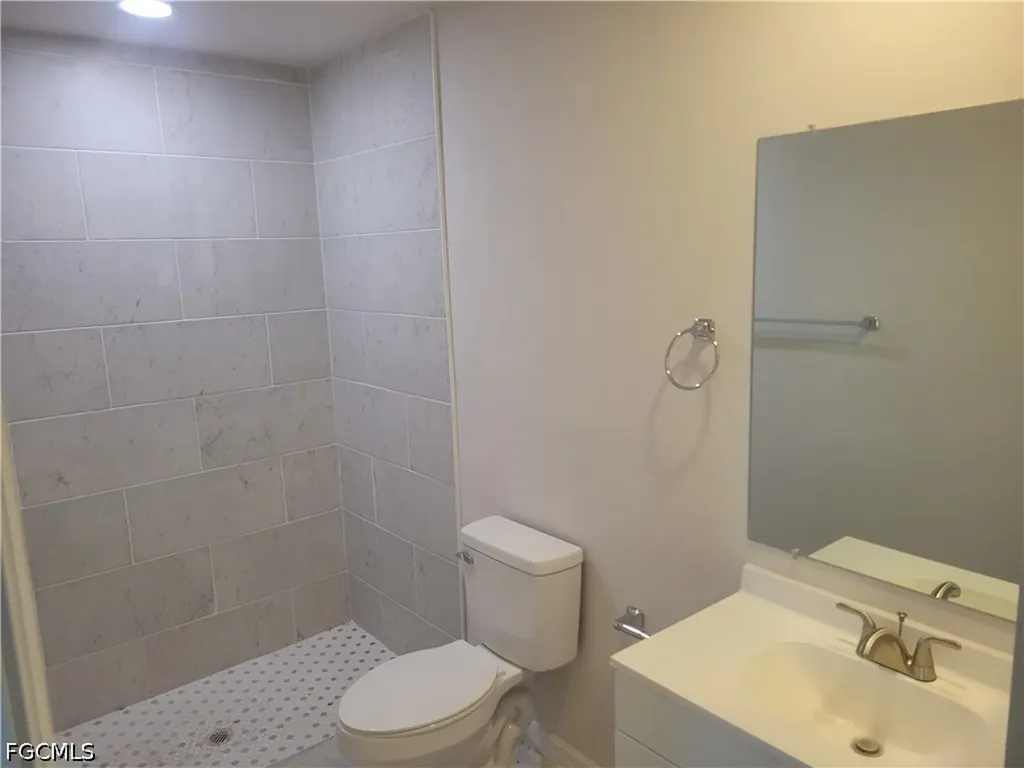 217/219 Cape Coral Parkway W Cape Coral FL 33914