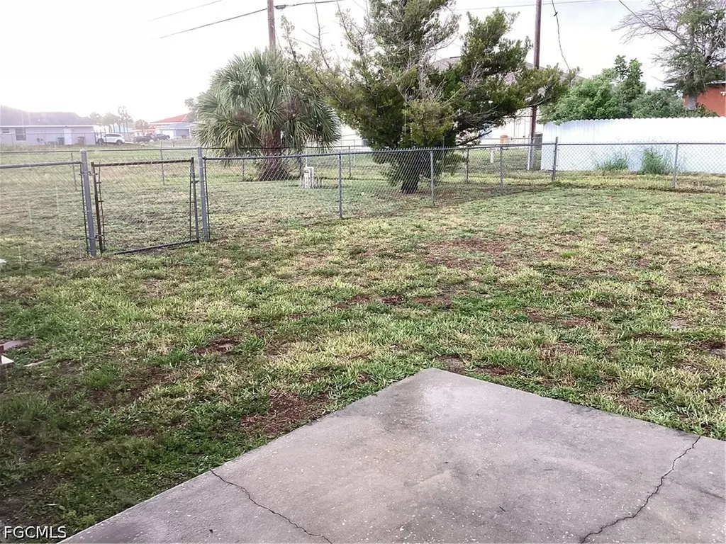 1123 NE 15th Lane Cape Coral FL 33909