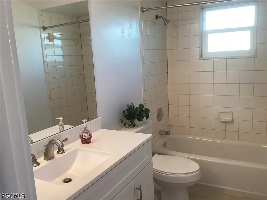 1123 NE 15th Lane Cape Coral FL 33909