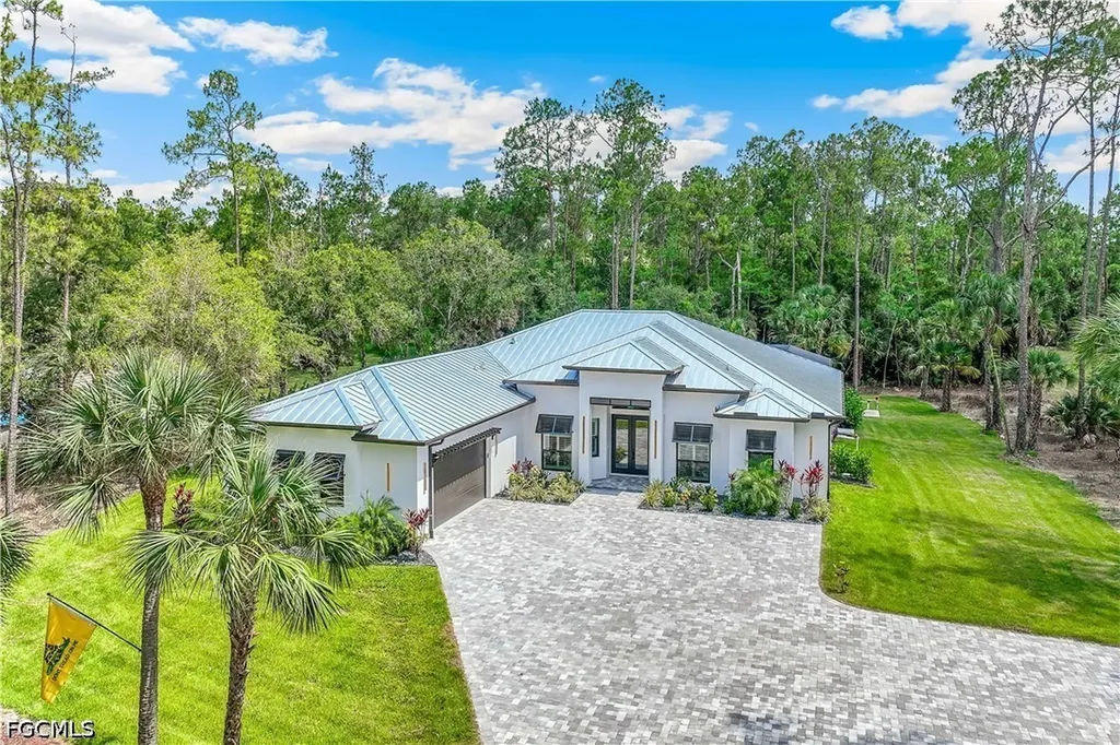 Naples FL, 4348 6TH Avenue SE
