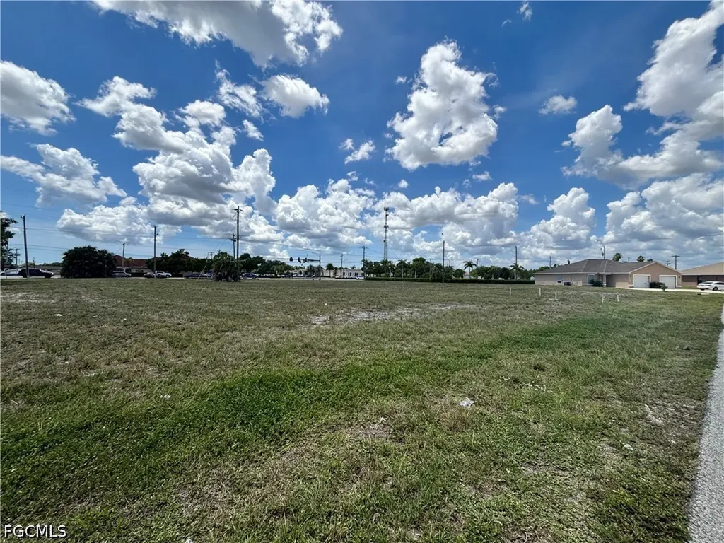 1204 SE 9th Court Cape Coral FL 33990