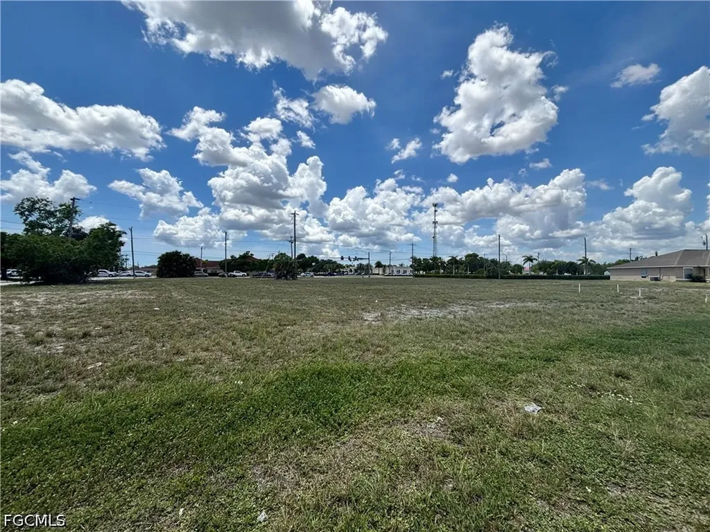 1204 SE 9th Court Cape Coral FL 33990