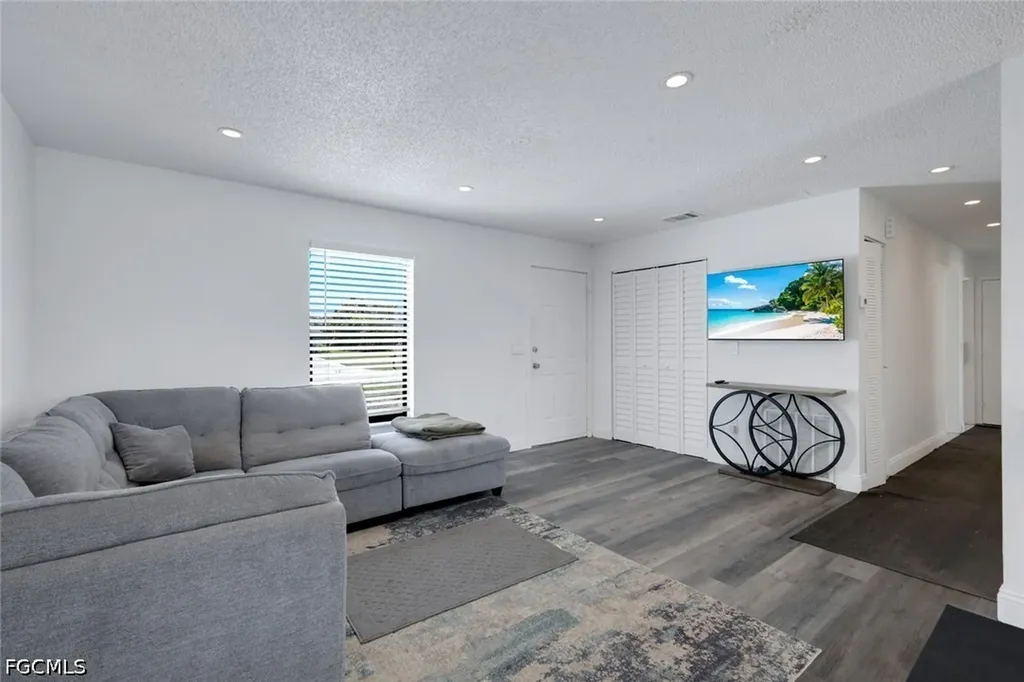 1307 SW 43rd Lane Cape Coral FL 33914