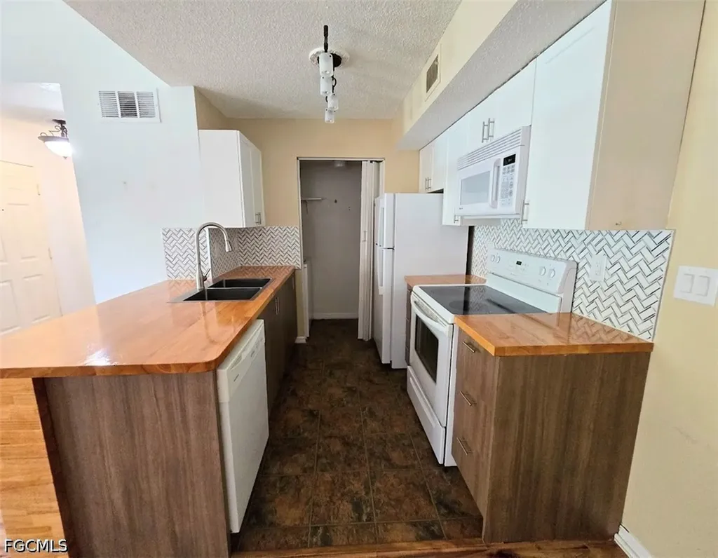 12630 Equestrian Circle Fort Myers FL 33907