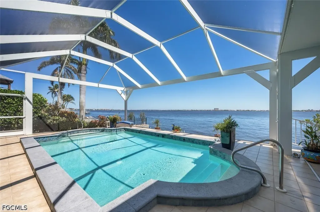 5727 Riverside Drive Cape Coral FL 33904