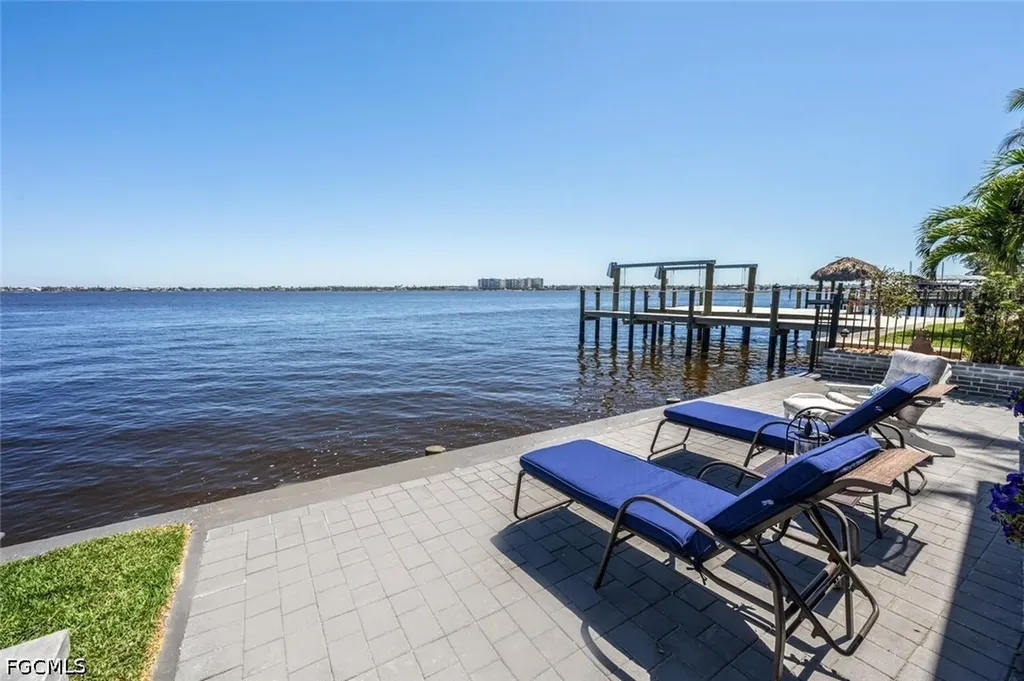 5727 Riverside Drive Cape Coral FL 33904
