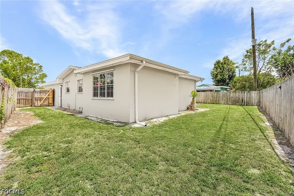4360 Lagg Avenue Fort Myers FL 33901