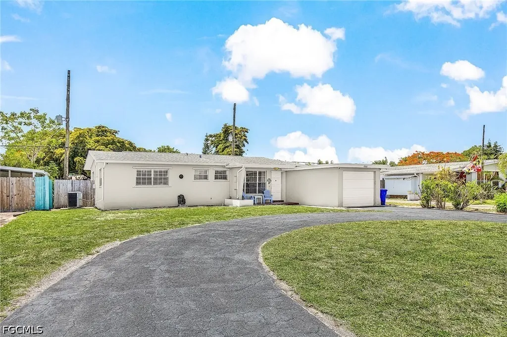 4360 Lagg Avenue Fort Myers FL 33901