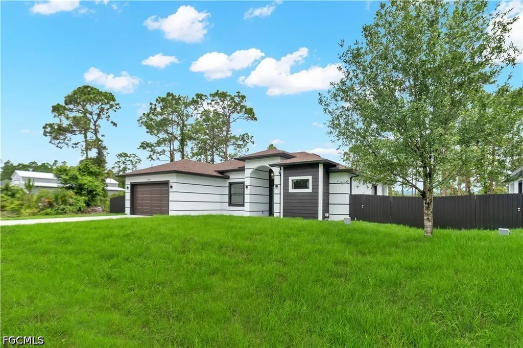 1047 Merry Street E Lehigh Acres FL 33974