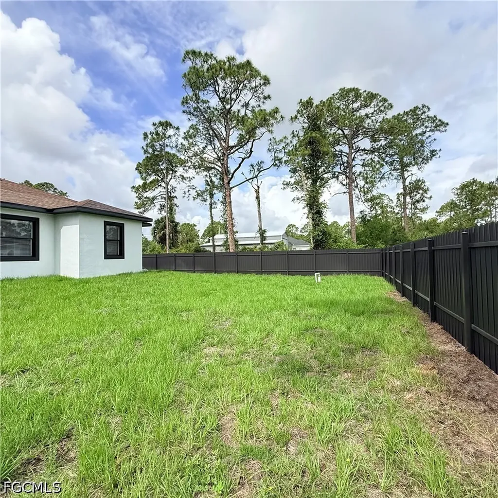 1047 Merry Street E Lehigh Acres FL 33974