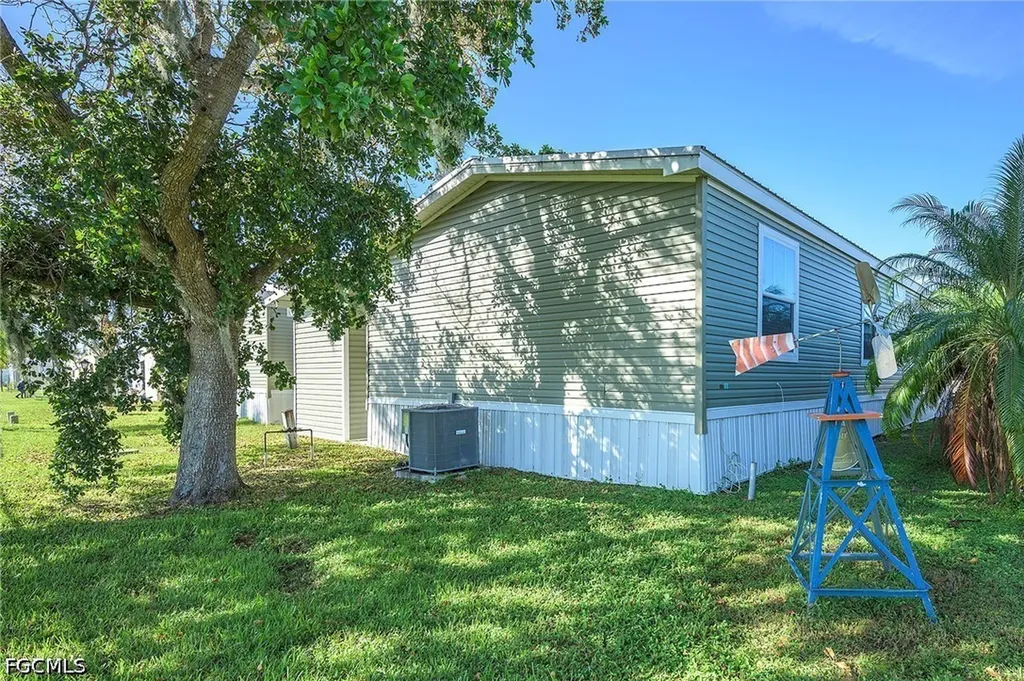 93 Poinsettia Drive Fort Myers FL 33905