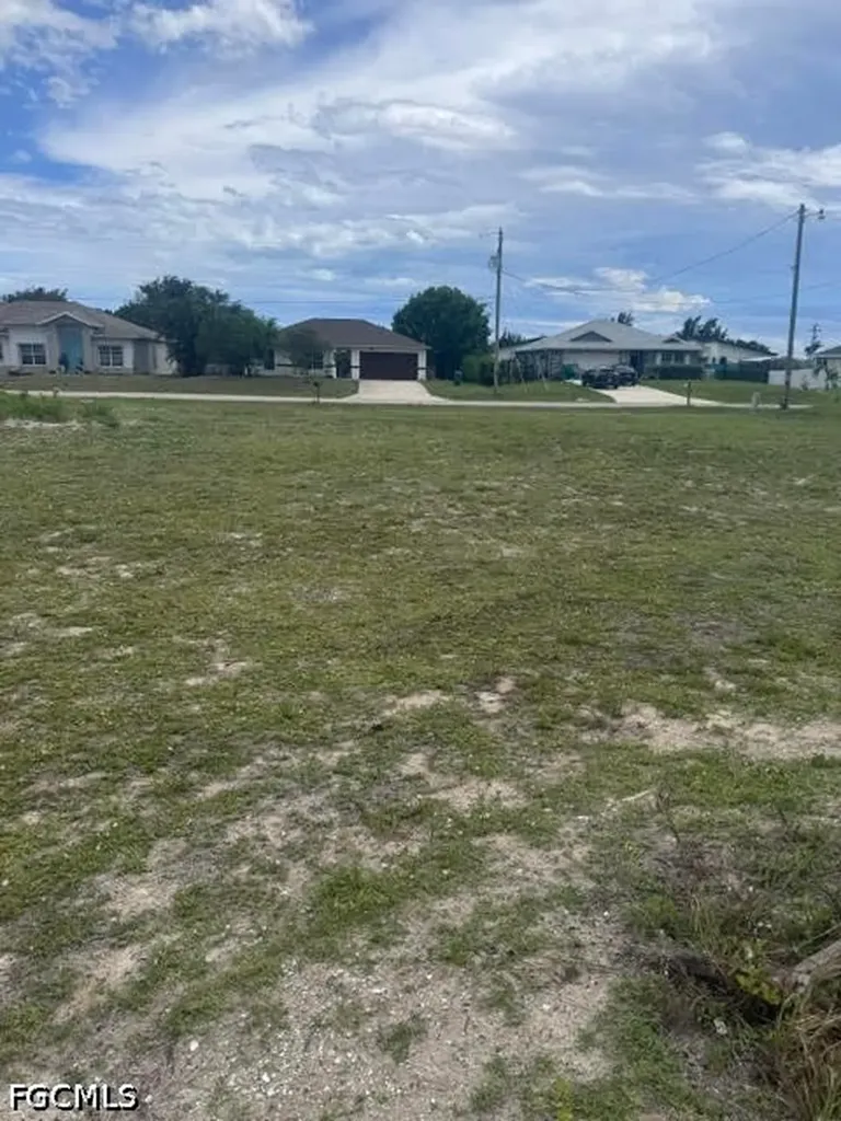 1823 NW Embers Terrace Cape Coral FL 33993