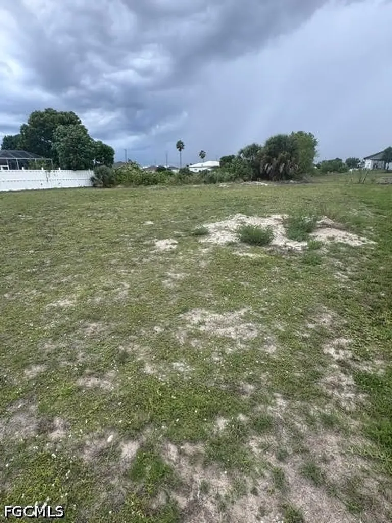 1823 NW Embers Terrace Cape Coral FL 33993