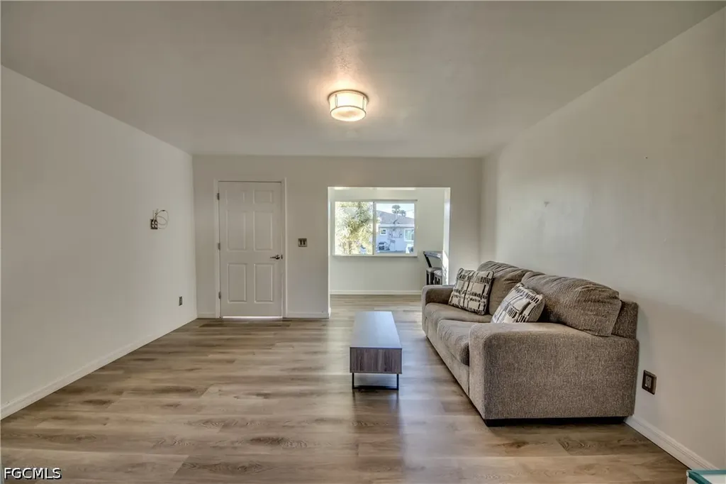 1112 SE 39th Terrace Cape Coral FL 33904