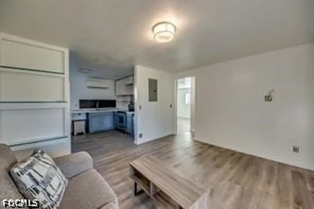 1112 SE 39th Terrace Cape Coral FL 33904
