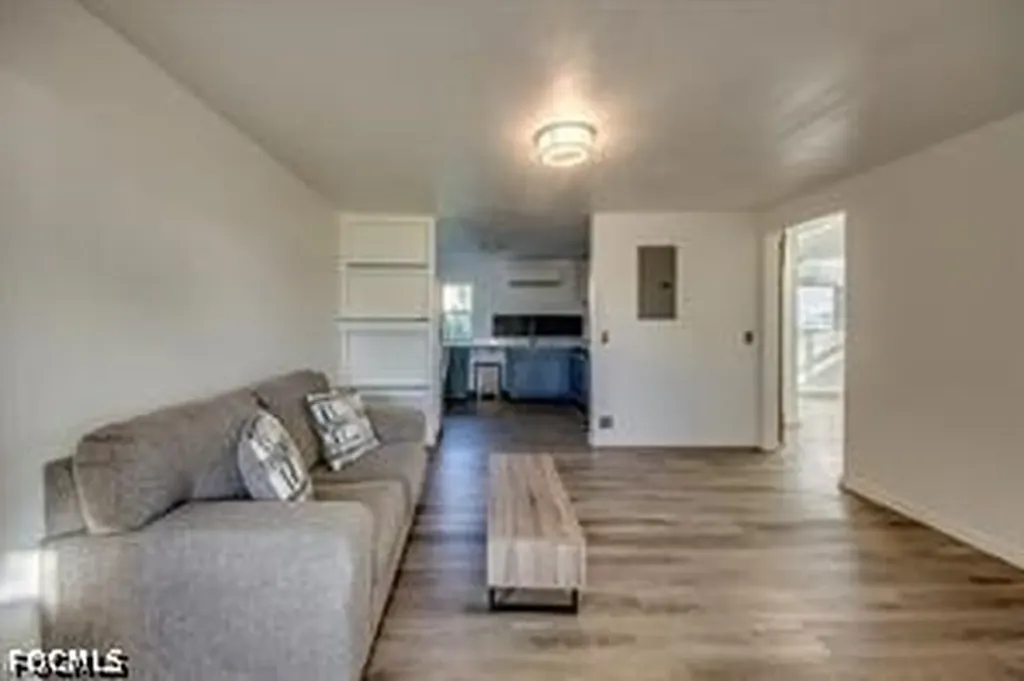 1112 SE 39th Terrace Cape Coral FL 33904