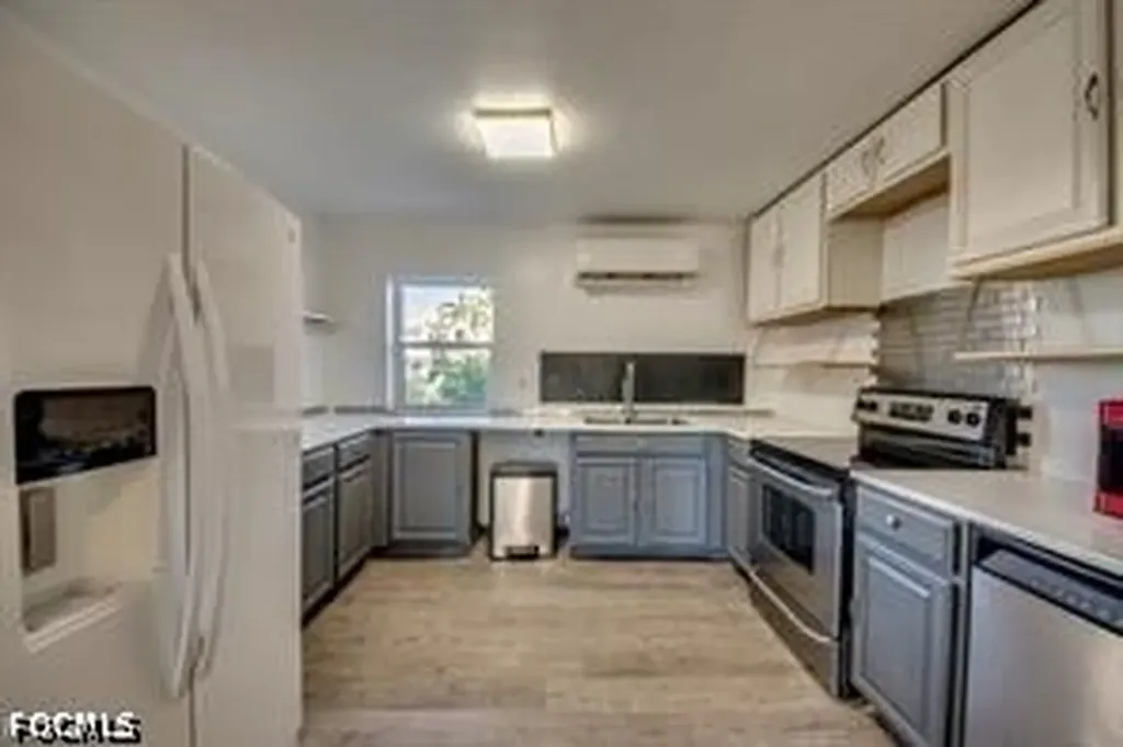 1112 SE 39th Terrace Cape Coral FL 33904