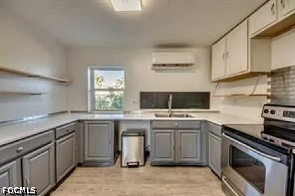1112 SE 39th Terrace Cape Coral FL 33904