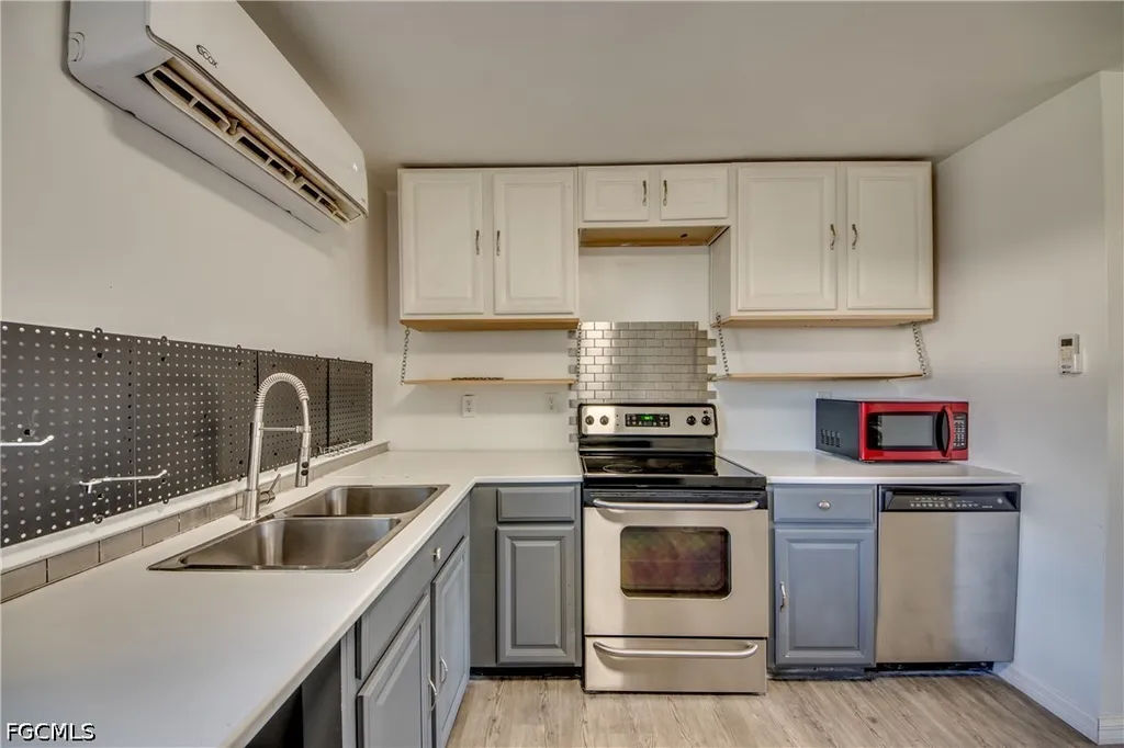 1112 SE 39th Terrace Cape Coral FL 33904