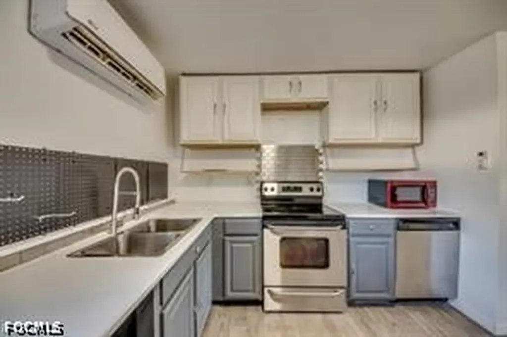 1112 SE 39th Terrace Cape Coral FL 33904