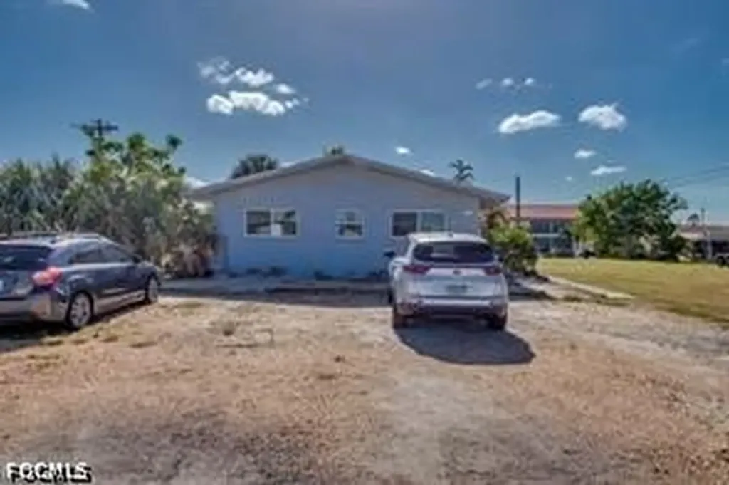 1112 SE 39th Terrace Cape Coral FL 33904