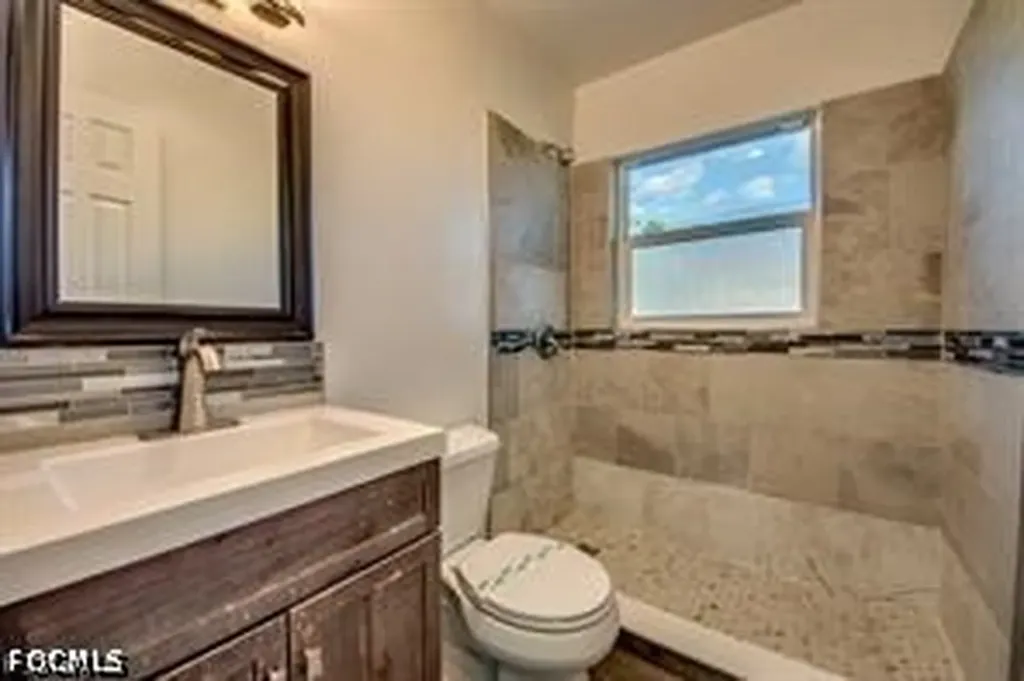 1112 SE 39th Terrace Cape Coral FL 33904