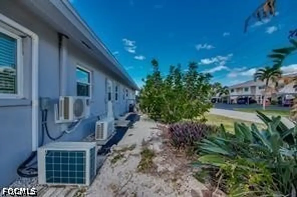 1112 SE 39th Terrace Cape Coral FL 33904