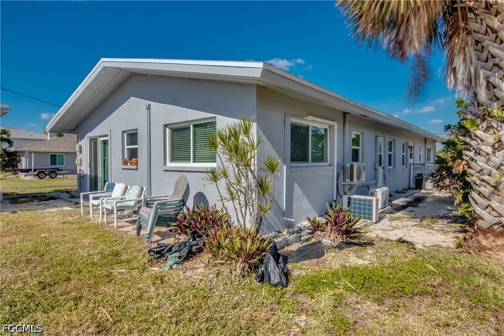 1112 SE 39th Terrace Cape Coral FL 33904