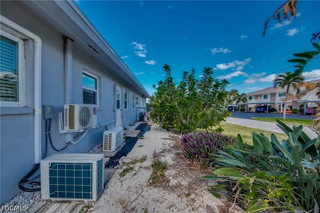 1112 SE 39th Terrace Cape Coral FL 33904
