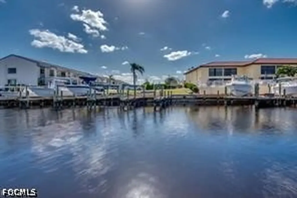 1112 SE 39th Terrace Cape Coral FL 33904