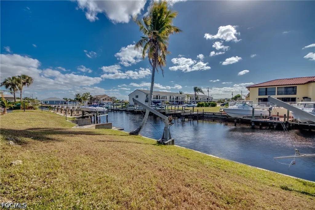 1112 SE 39th Terrace Cape Coral FL 33904