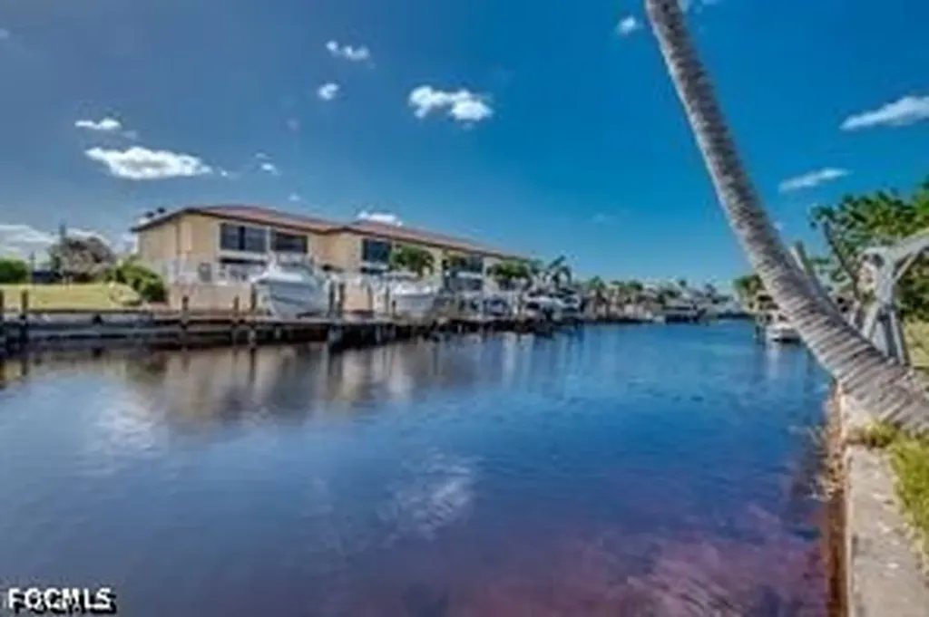 1112 SE 39th Terrace Cape Coral FL 33904