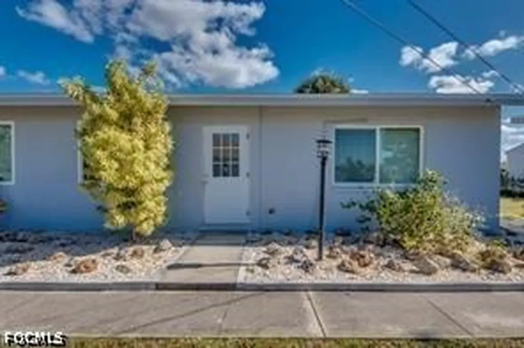 1112 SE 39th Terrace Cape Coral FL 33904