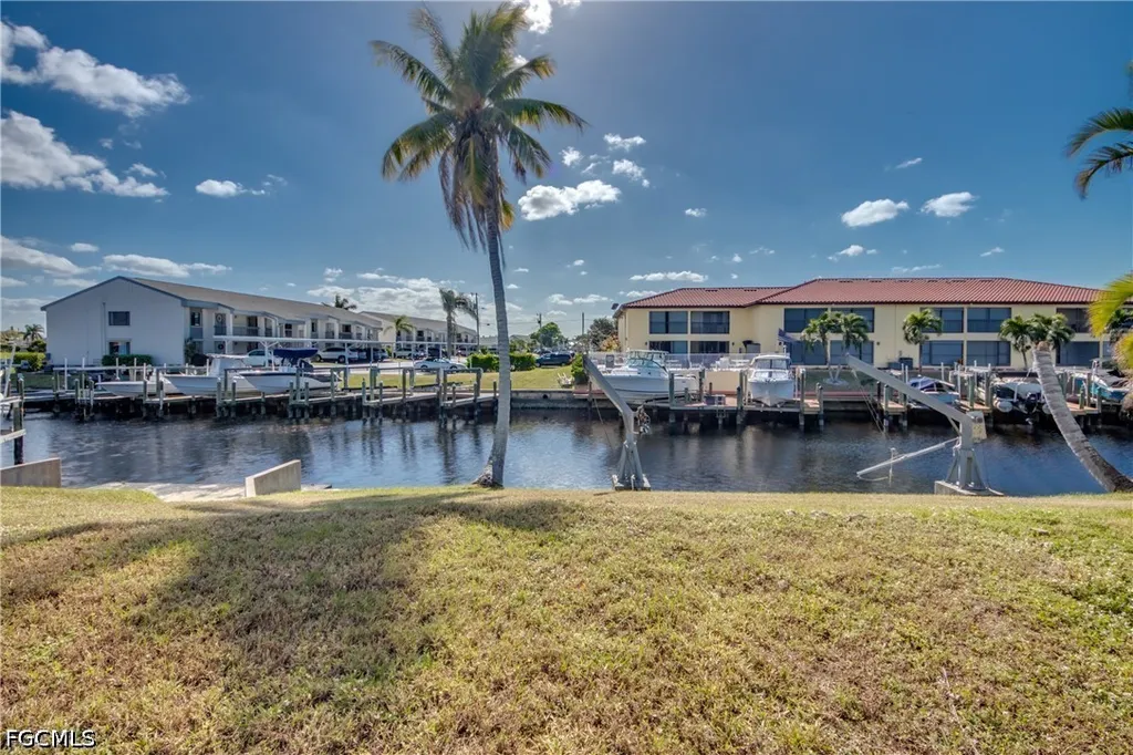 1112 SE 39th Terrace Cape Coral FL 33904