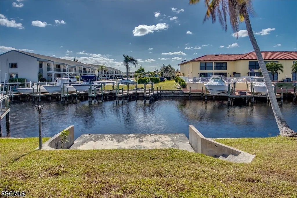 1112 SE 39th Terrace Cape Coral FL 33904